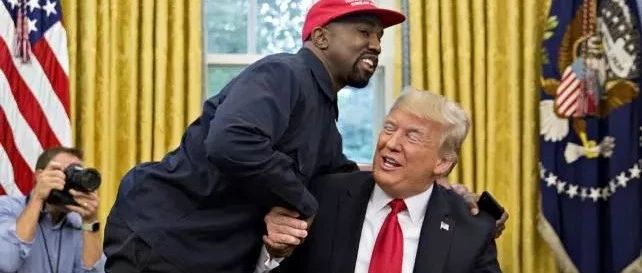 猿视角:特朗普白宫约见Kanye West,终极舔狗侃爷竟意外曝光手机一秘密?