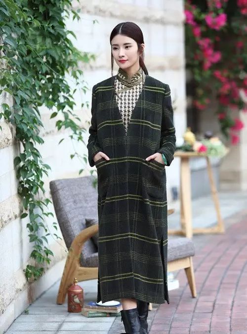 总之,大家就看看自己的衣柜里有什么毛呢外套,然后用合适的旗袍与之
