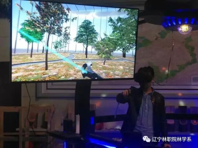 林业技术专业教学资源库数字标本馆引进VR设备， 实现虚拟与现实的深度融合