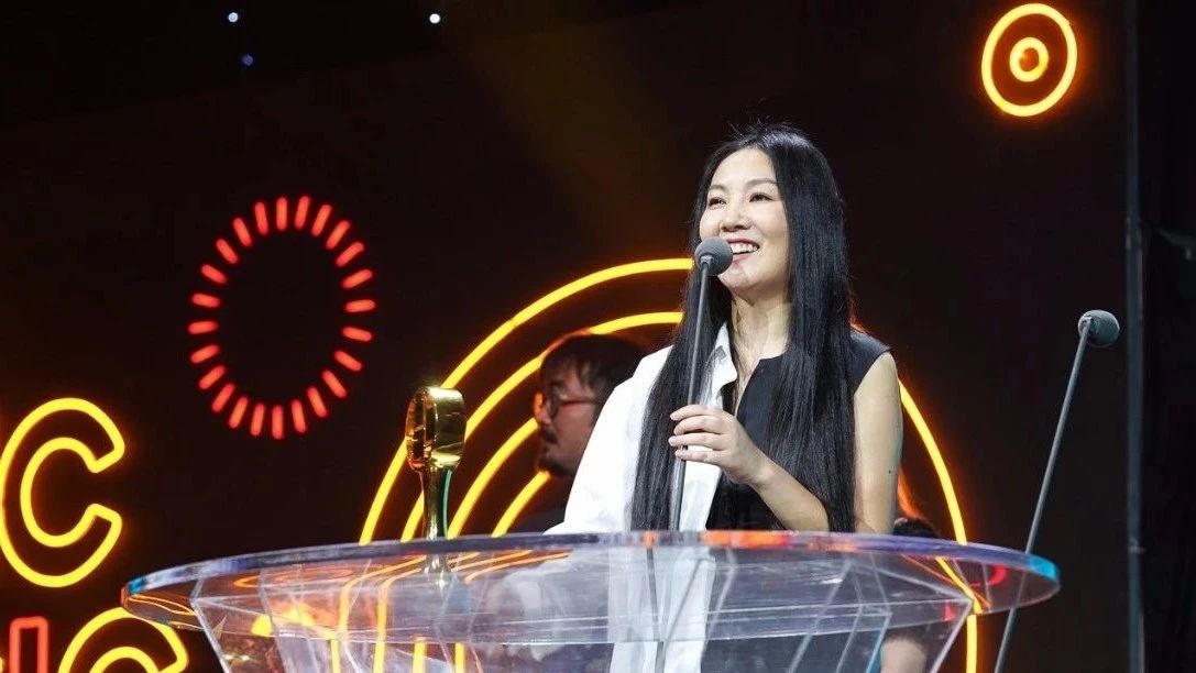 丁薇《松绑》获得“中国格莱美” CMA 两项大奖!