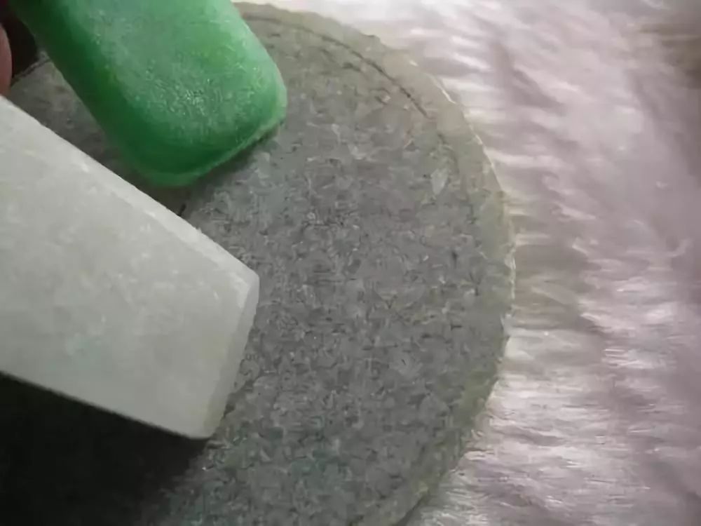 切面剖析,告诉你切翡翠原石为什么要挑种老的料子?