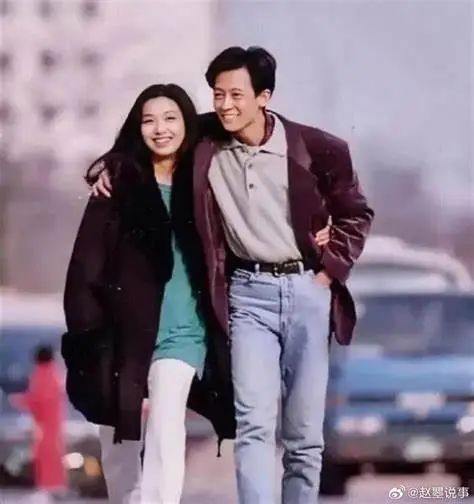 左图是两人在1993年热播剧《过把瘾》的剧照…|过把瘾|左图|播剧_新浪新闻