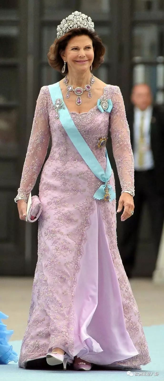 莱蒂西亚王后衣品_约旦王后和西班牙王后很像_约旦王后衣品