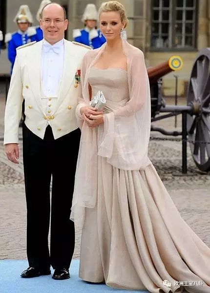 约旦王后和西班牙王后很像_莱蒂西亚王后衣品_约旦王后衣品