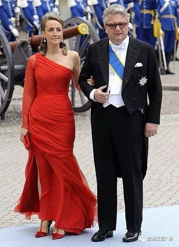 约旦王后衣品_约旦王后和西班牙王后很像_莱蒂西亚王后衣品