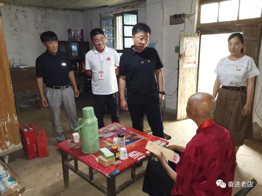 建党百年送关怀 走访慰问老党员-滑县老店镇人大代表
