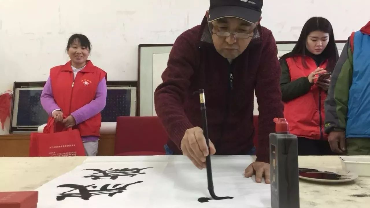 南一社区举办书画作品展