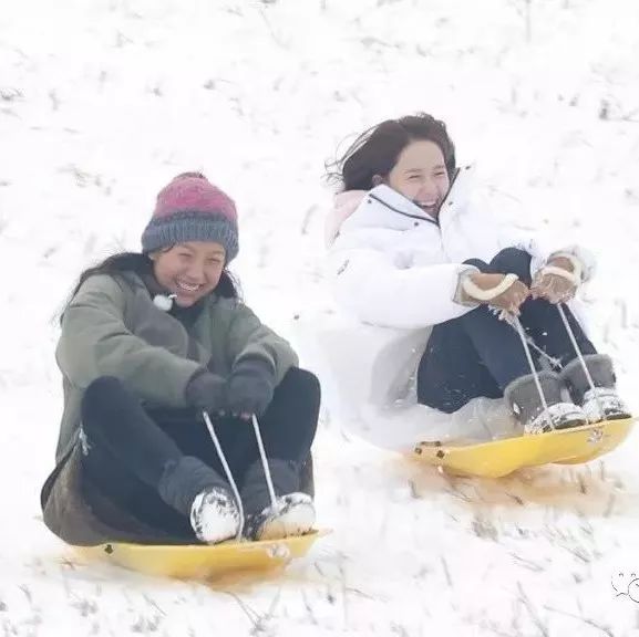 允儿与李孝利滑雪原因曝光!济州岛遭遇暴风雪民宿客人担忧