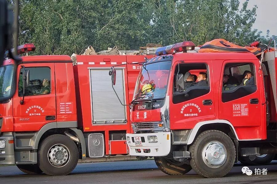 天津港火海12小时救援录:火势凶猛方圆三公里可见