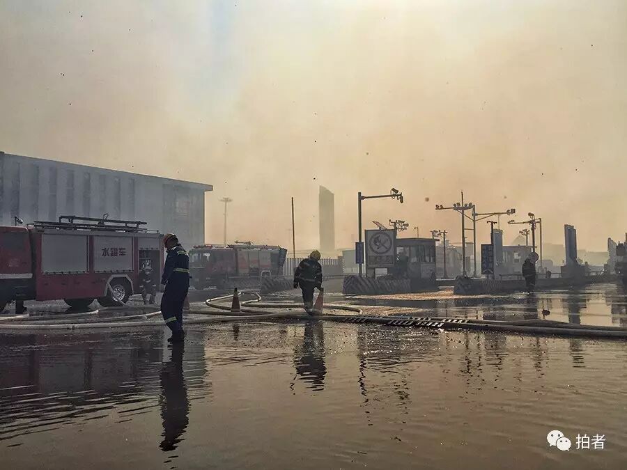 天津港火海12小时救援录:火势凶猛方圆三公里可见