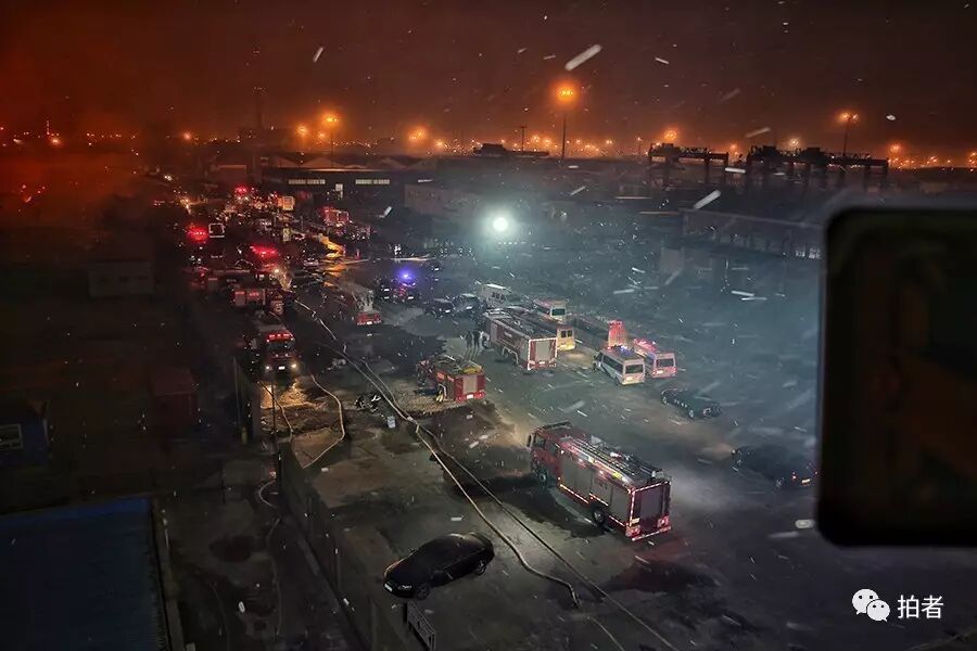 天津港火海12小时救援录:火势凶猛方圆三公里可见