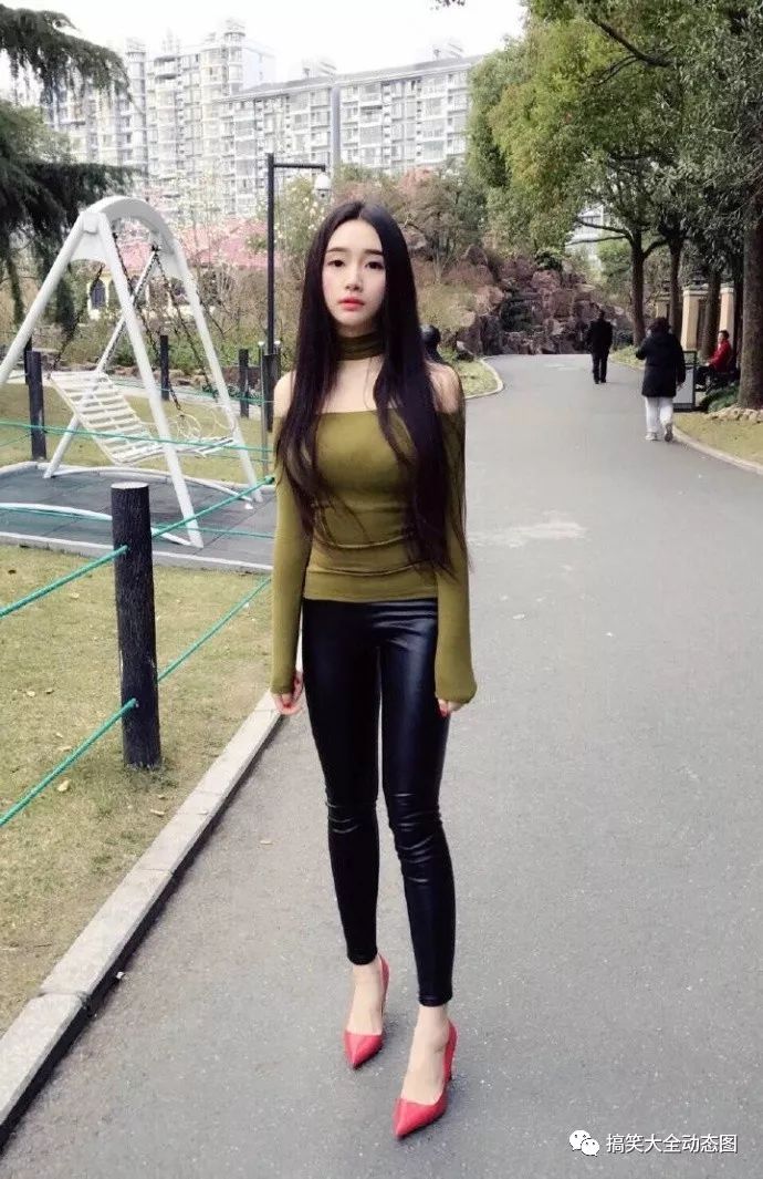 【内涵美女图】见到这大胸妹纸,秒懂微胖才是美
