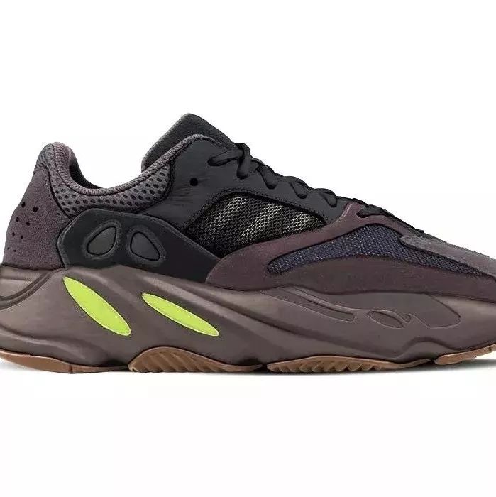 秋季开售!Kanye West 上脚曝光 YEEZY BOOST 700 Wave Runner 全新配色