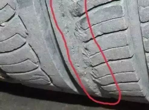 检查轮胎是否有偏磨