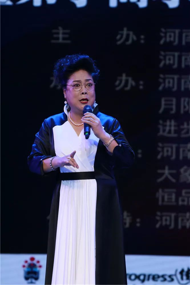 曲剧张派弟子方素珍,刘青,刘爱云,郭秋芳,张爱琴,杨松慧演唱了各自的