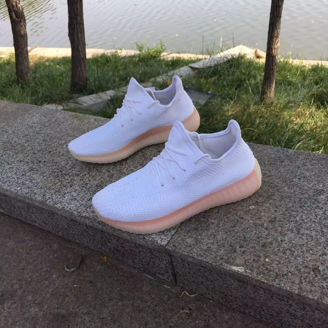 adidas yeezy 550 boost椰子350v2纯白情侣款椰子鞋