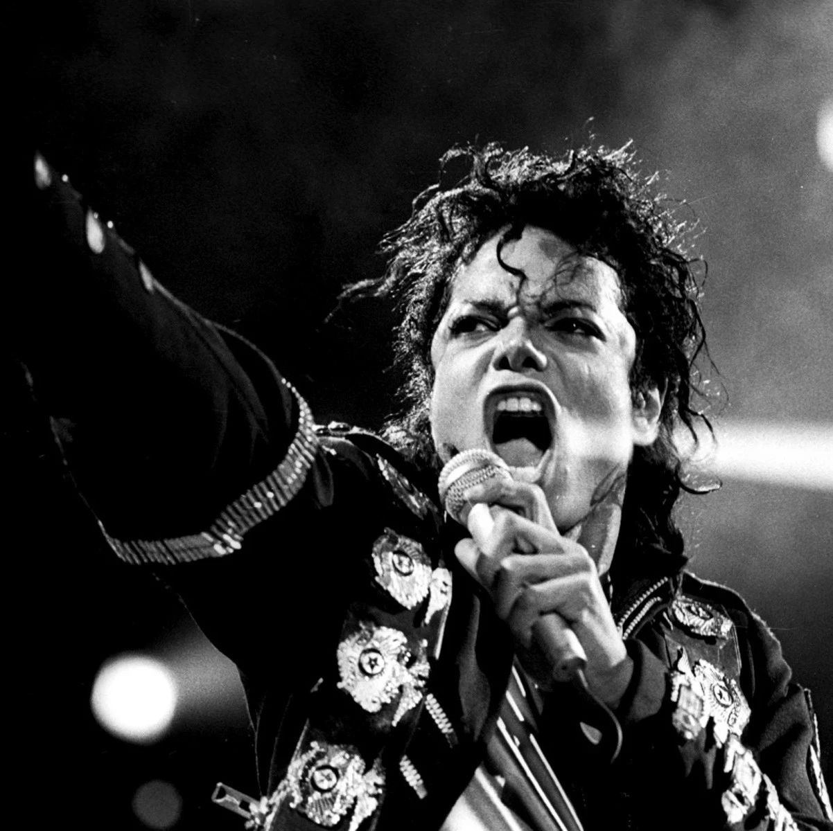 今天,世界“流行之王”迈克尔·杰克逊60岁了