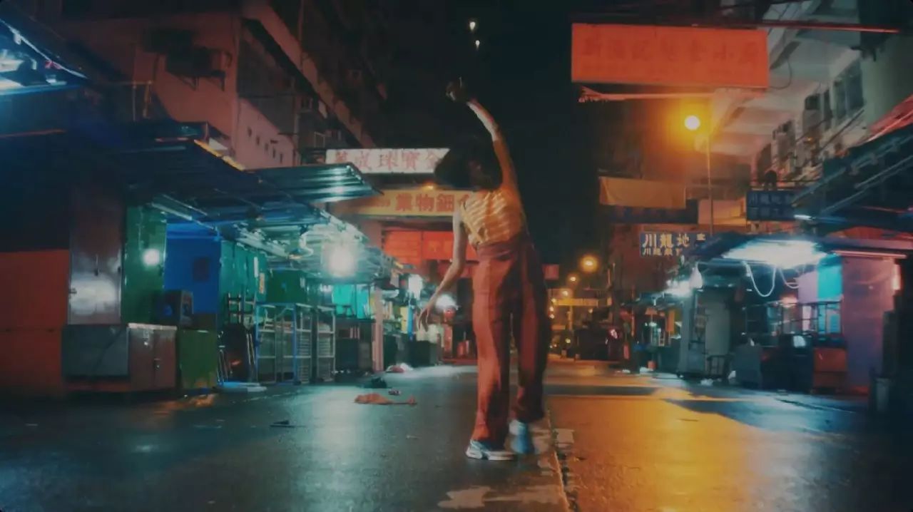 满岛光最新MV《迷宫》,原来一镜到底中的香港夜景这么美