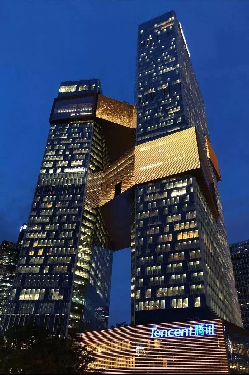 腾讯新全球总部滨海大厦的互通互连,象征着腾讯的连接一切战略.
