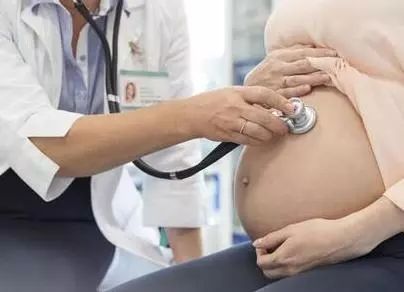 高龄产妇试管婴儿怀孕,顺产生下儿子后,一周又出生一个