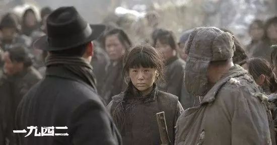 继而出演电影首部姨妈《个人的后现代v电影》,随后因在战争剧《寒秋》中国好看的反腐电视剧图片