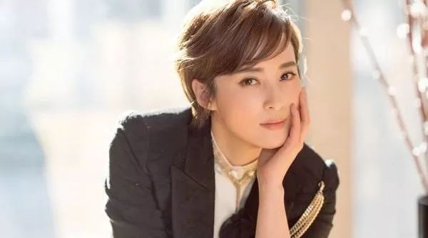 人们眼中的优雅女神蒋勤勤驻颜有术,什么护肤产品如此有效呢?