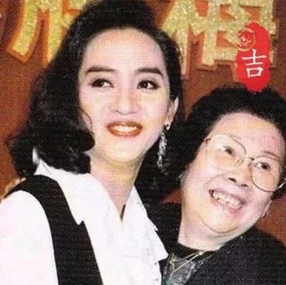 94岁梅艳芳妈妈拄拐大哭,去世15年死因公开!刘德华无言以对!