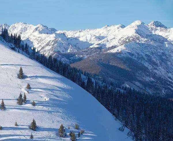 美国最大最完善滑雪场 韦尔滑雪场 vail滑雪场是世界上最大设计最