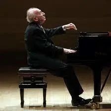 钢琴视频|Maurizio Pollini演奏贝多芬《E 大调第 30 号钢琴奏鸣曲》