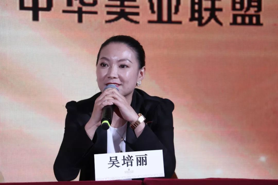 在精彩的主持下,盛世集团执行董事吴培丽女士等论坛嘉宾,围绕如何面对