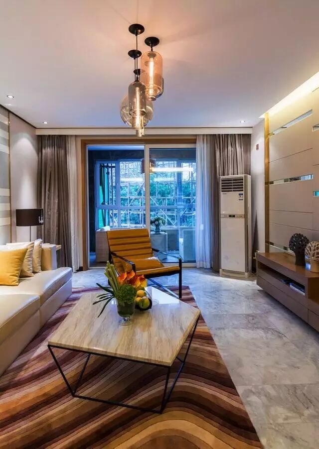 亲戚的130平新家，非常简单很安逸，我呆了一个下午不肯回去了