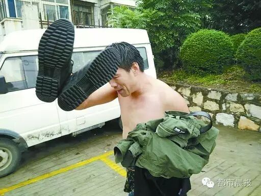 ���蹤��������ʻƺӾ��ˣ�����Ů��Ȼ�ں�������������