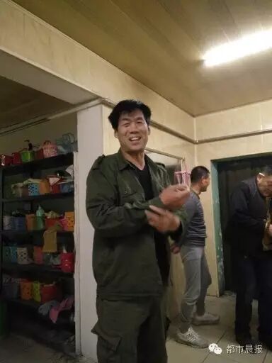 ���蹤��������ʻƺӾ��ˣ�����Ů��Ȼ�ں�������������