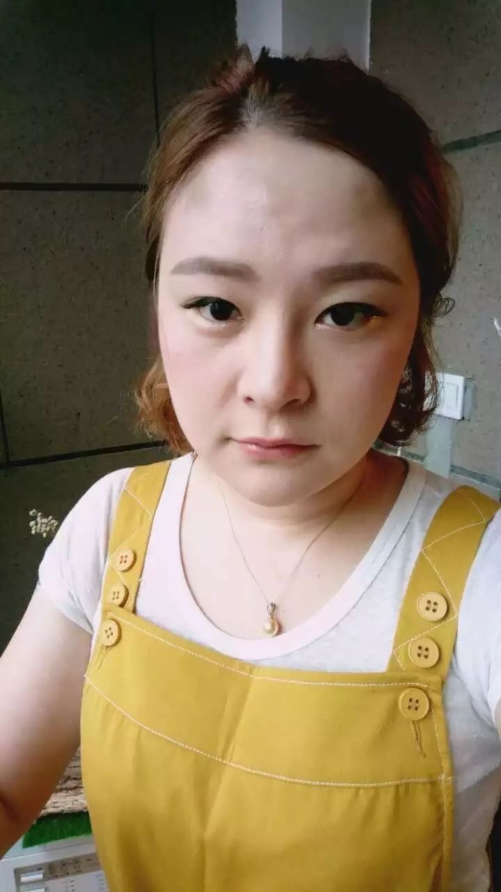 因为她平时很少自拍
