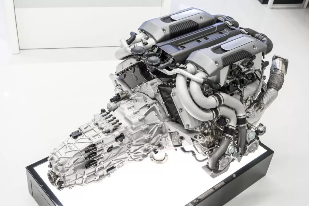(布加迪chiron 8.0t w16发动机及7速双离合变速箱)