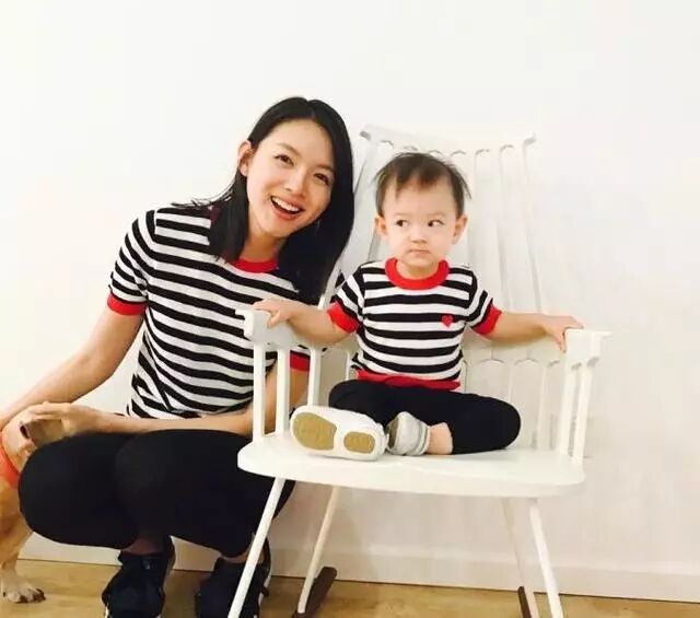 Angelababy忘记p眼睛就成这样,33岁的张梓琳却靠条纹装逆袭