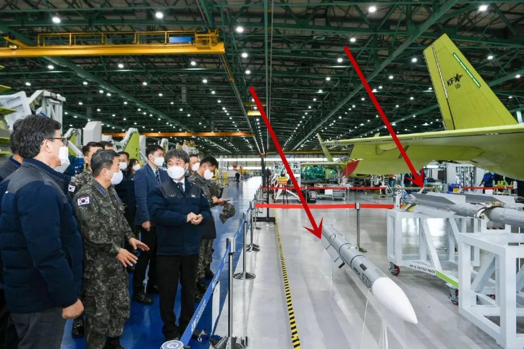 韩国五代机开始挂载导弹，专家：空战性能比歼20强!