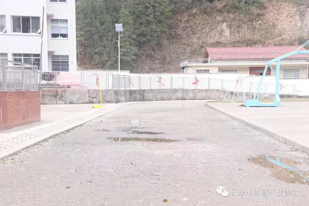 "梦想操场" 实地勘测西安镇中学 常德市桃源县西安镇,是一个地处山区