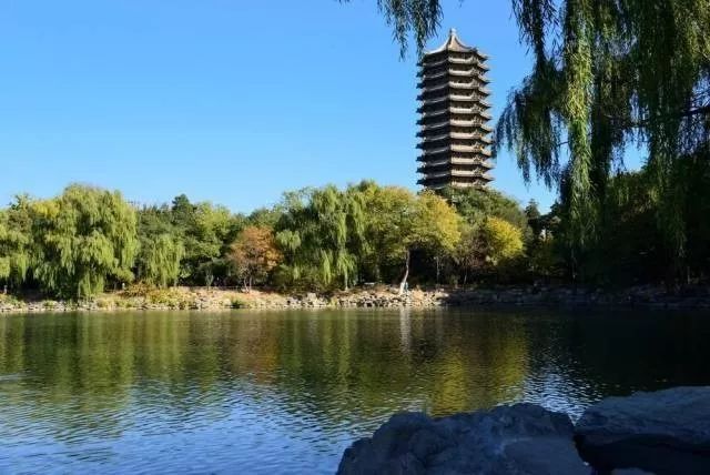 朝千里:北大一英文教员为西方伪史站台,脏话骂街失态 ——自封古典学专家,骂反对者蠢货无赖