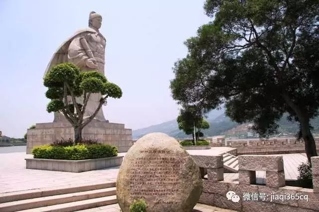 长乐郑和公园位于福建省长乐市区中心的南山,公园原名"南山公园,始建