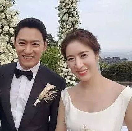 张东健“短信门”曝光,妻子与他同行超尴尬,玄彬否认与他有牵扯