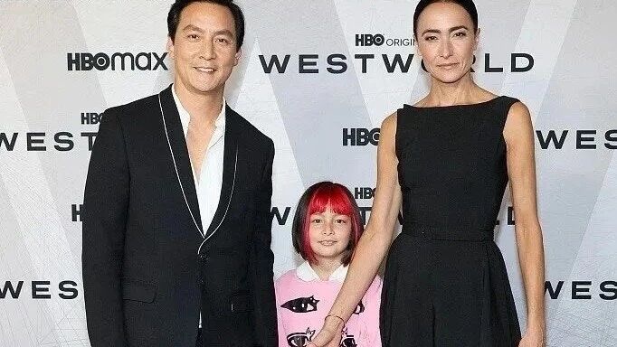 吴彦祖罕见晒父女合照,温柔育儿观太圈粉