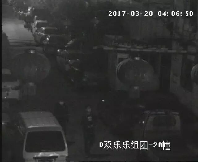 孕婦半夜醒來(lái) 床頭站著一個(gè)蒙面人直勾勾地看她