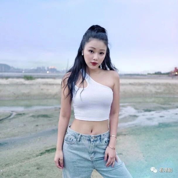 签约无线做亲生女 蔚雨芯抢闸开工