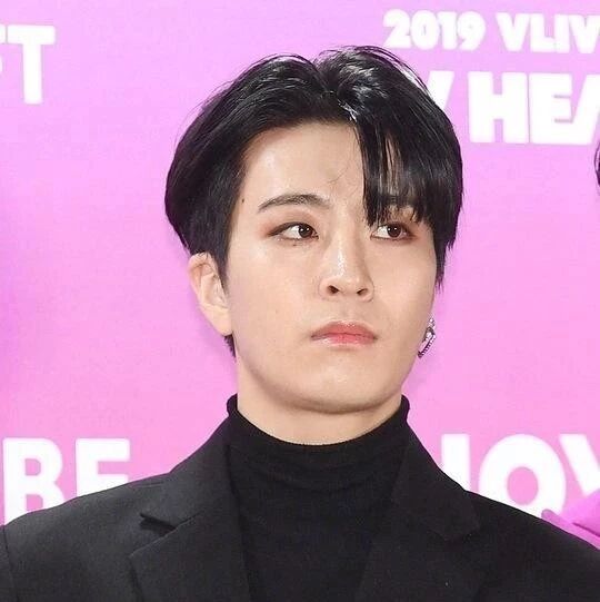 GOT7崔荣宰对私生饭的愤怒:停止不分昼夜的电话吧,真的疯了!