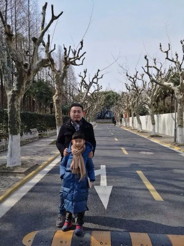 我高兴得……,不能是一蹦三尺高。