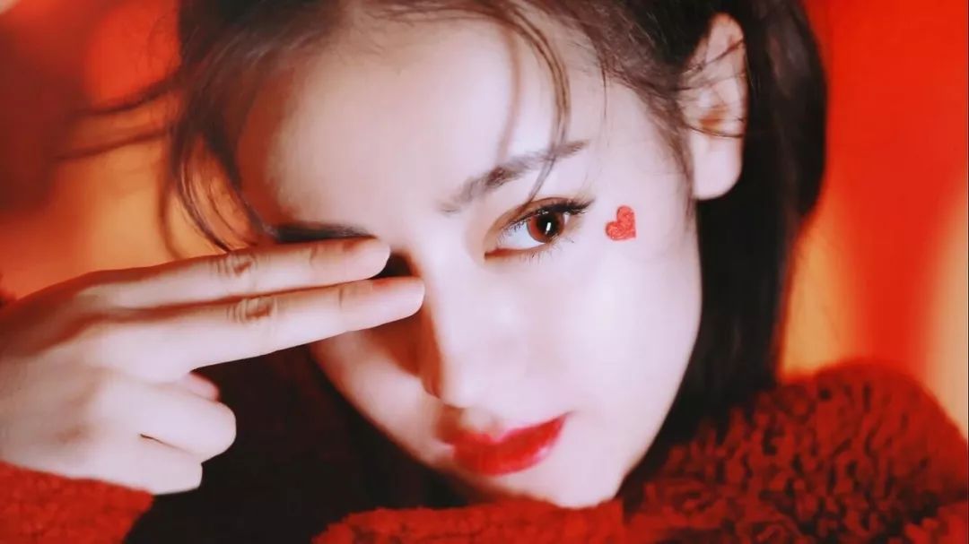 热巴4年无休拍戏却依然年轻貌美,你和女明星的保养方法差在哪儿?