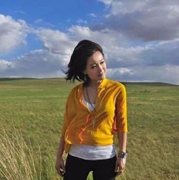 51岁斯琴格日乐近照曝光 依然30岁一样那么美!