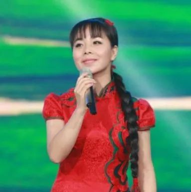 【每日一歌】王二妮 乌兰图雅 斯琴格日乐《九九艳阳天》《火辣辣的情歌》朋友们都听听!