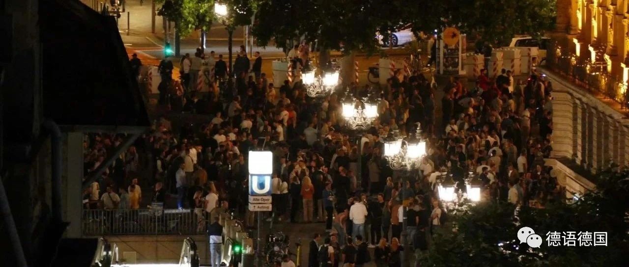德国这座城市深夜突发暴乱,基本全是有移民背景的男性!39人被捕,歌剧院广场一